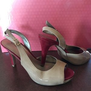 Bandolino Heels - 6M - Tan with Deep Red Accents